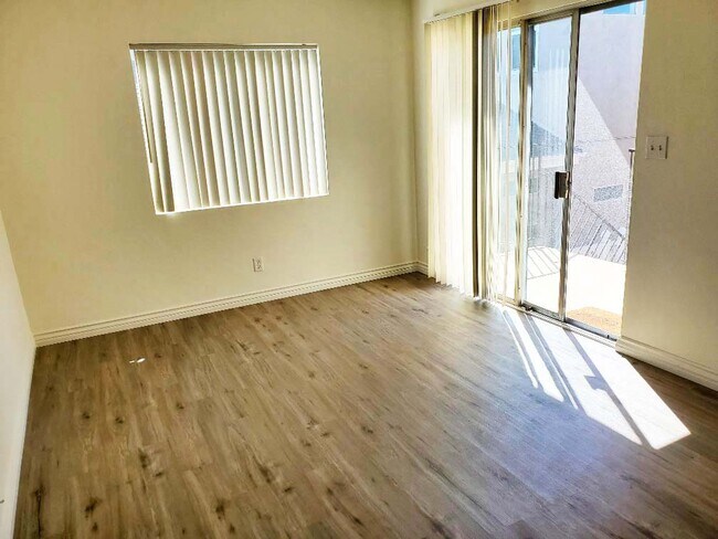 361 13th St unit SEAL BEACH 4, Seal Beach, CA 90740 - photo 3