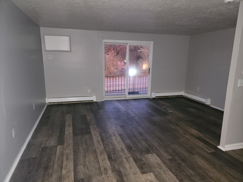 13540 Superior Rd unit 205, East Cleveland, OH 44112 - photo 1