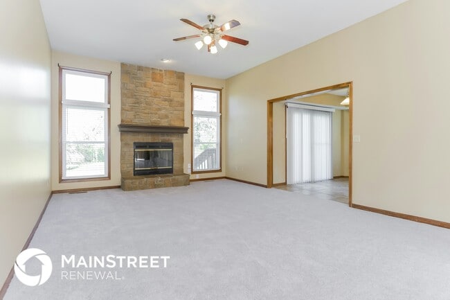 4050 SW La Harve Dr, Lee's Summit, MO 64082 - photo 2