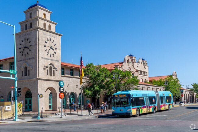 Clayton Heights-Lomas del Cielo  residents take the local RapidRide buses to get around the city.