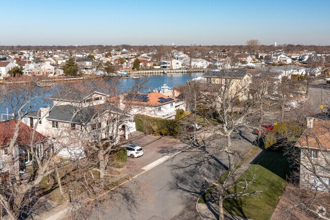 Many homes in Baldwin Harbor are waterfront.