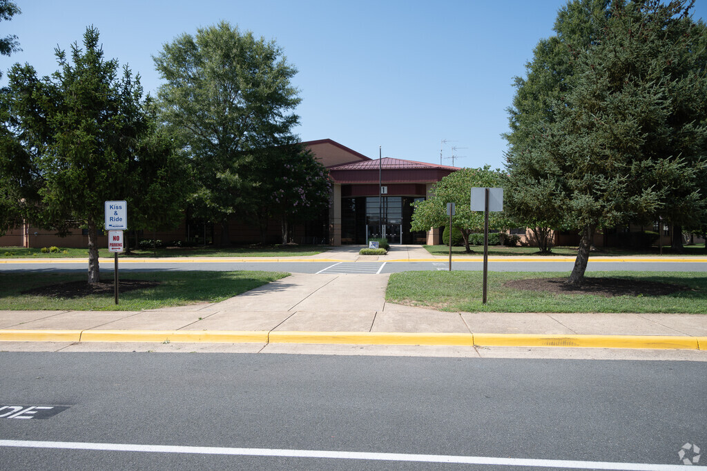Bennett Elementary School building in Longview/Lake Jackson.
