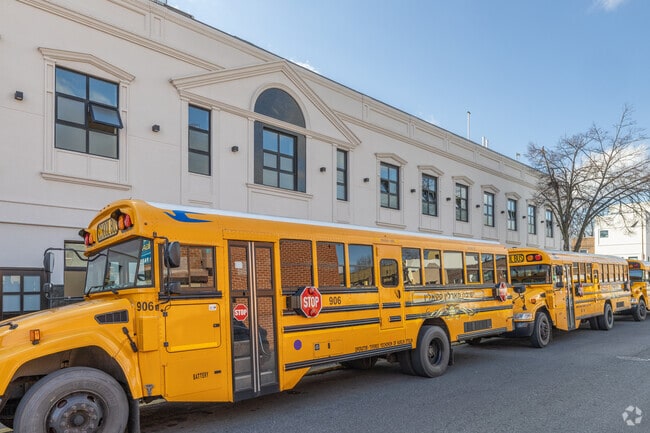 Yeshiva Karlin Stolin serves grades PK, and K-12.