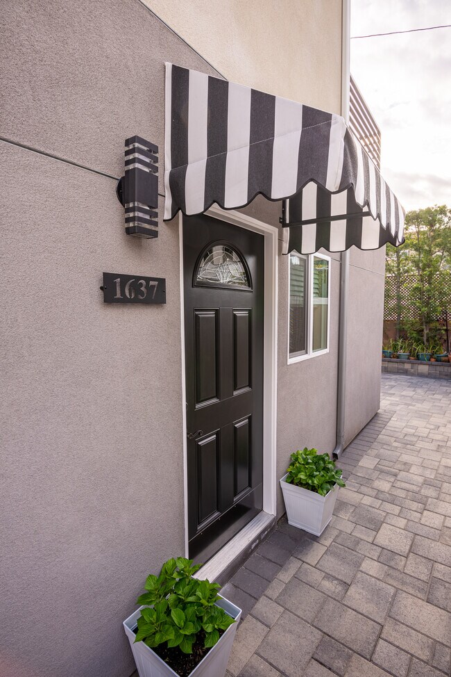 1637 N Allen Ave, Pasadena, CA 91104