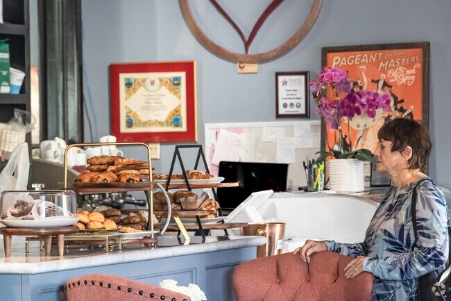 Laguna Town Center has more restaurants, bars and shopping a mile north on Niguel Road.