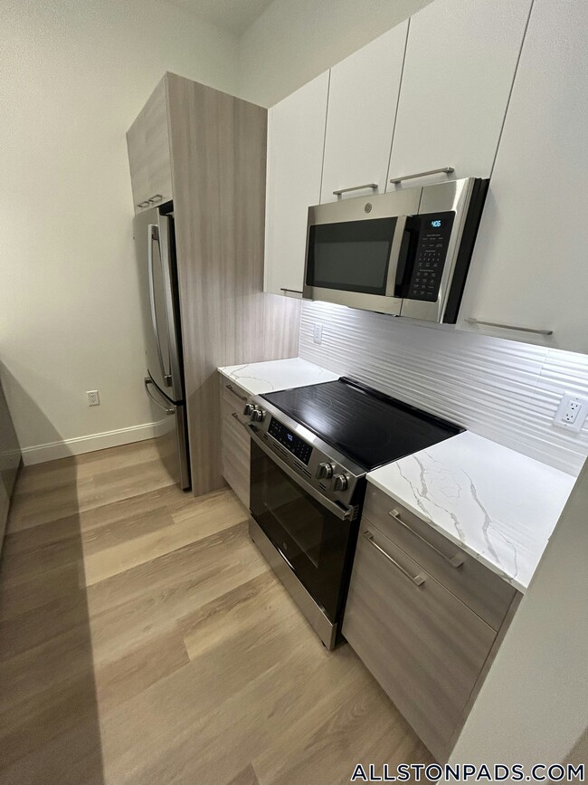 1079 Commonwealth Ave Unit 208, Boston, MA 02215