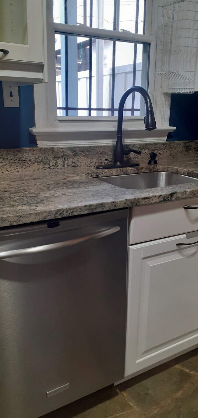 Kitchen w/stainless steel appliances