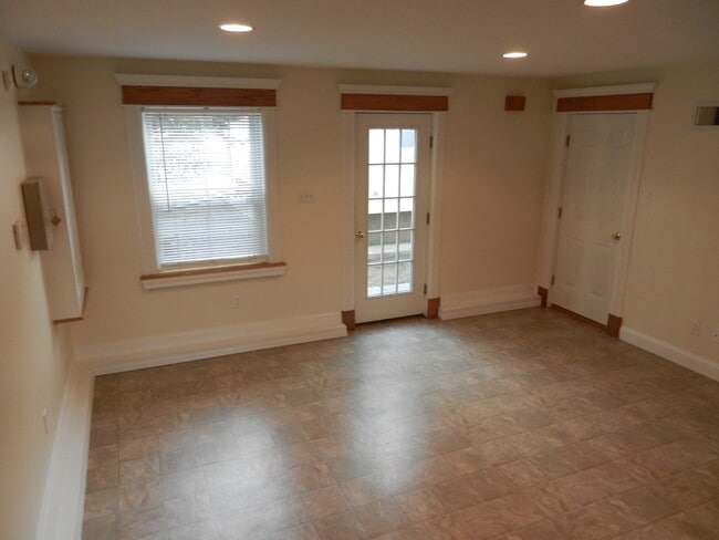 9 Frankwyn St unit 9 Frankwyn Street, East Longmeadow, MA 01028 - photo 6