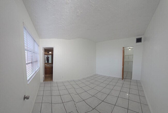Ramblewood Condominium, Miami, FL 33183 - photo 6