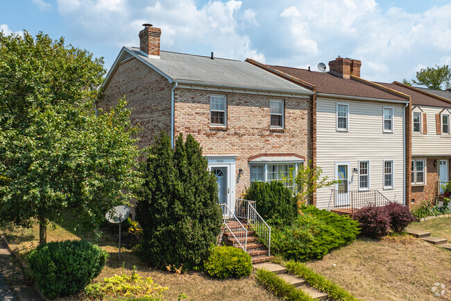 You won't be far from your neighbors in a classic townhome in Reherd Acres.