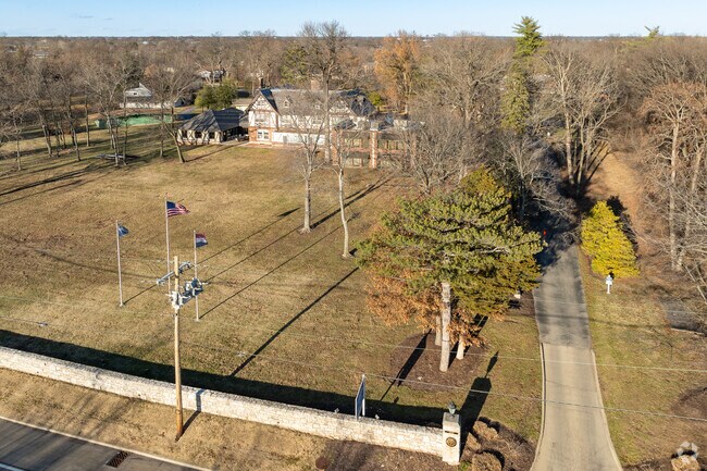 Thomas Jefferson School in Sunset Hills, MO prioritizes learning and collaboration.