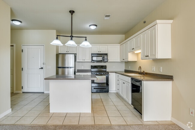 2BR, 2BA - 944SF - Kitchen