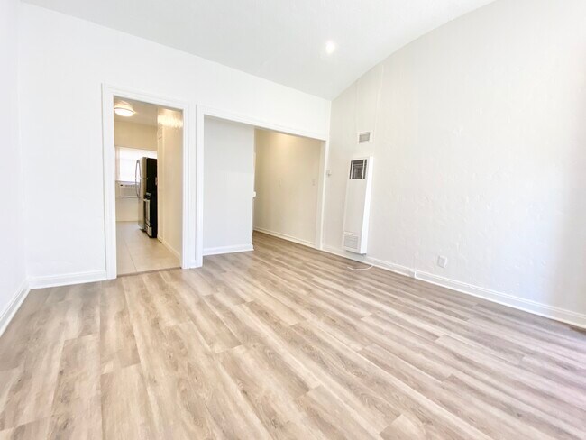 832 N Alta Vista Blvd unit 3/4, Los Angeles, CA 90046 - photo 4