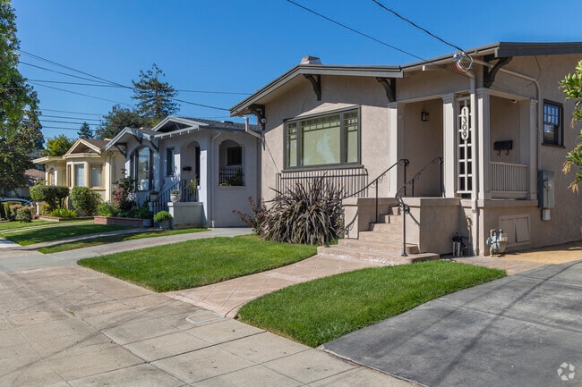 Downtown Alameda has quite a few Craftsman-style bungalows.