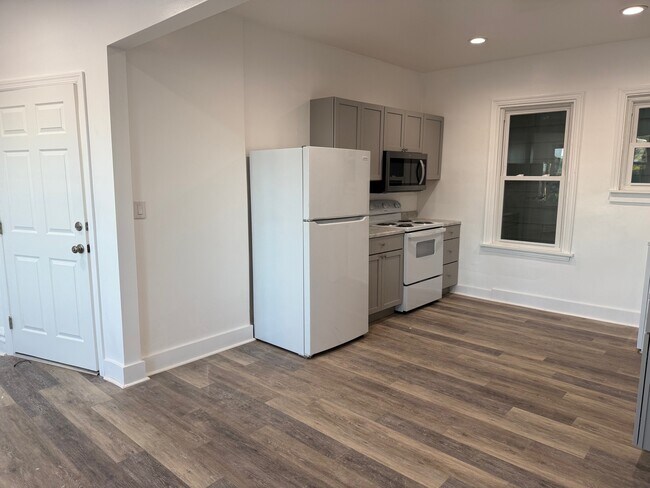 104 Magee Ave unit 2, Jeannette, PA 15644 - photo 3