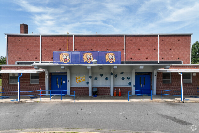 Western Rockingham Middle School has a student-teacher ratio of 14 to 1.