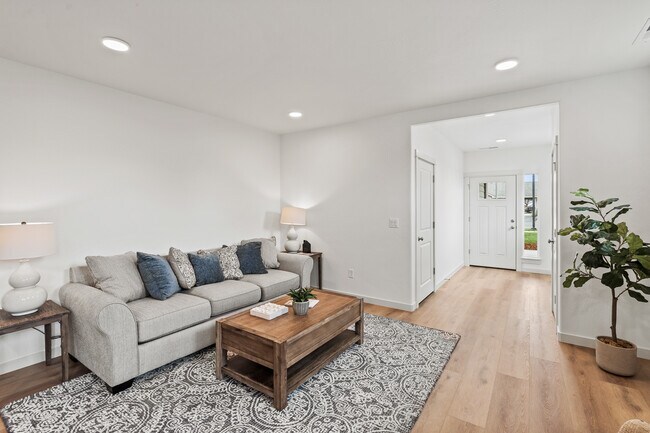 1908 Oak Road St unit 37506425, Moses Lake, WA 98837 - photo 4