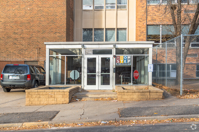 Step Academy Elementary is located near Daytons Bluff neighborhood which got an A- on Niche.