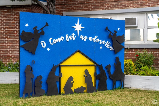 The courses at St. George School encourage critical thinking and creativity.