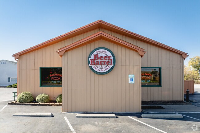 The Beer Barrel is a popular spot for lunch among refinery workers in Northwest Perry Township.