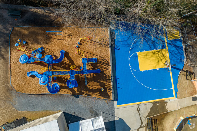 Immaculate Heart of Mary School has a student teacher ratio of 14:1.