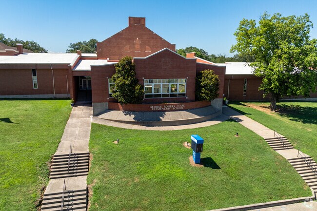 The student population of Clark Elementary School is 597 and the school serves K-5.