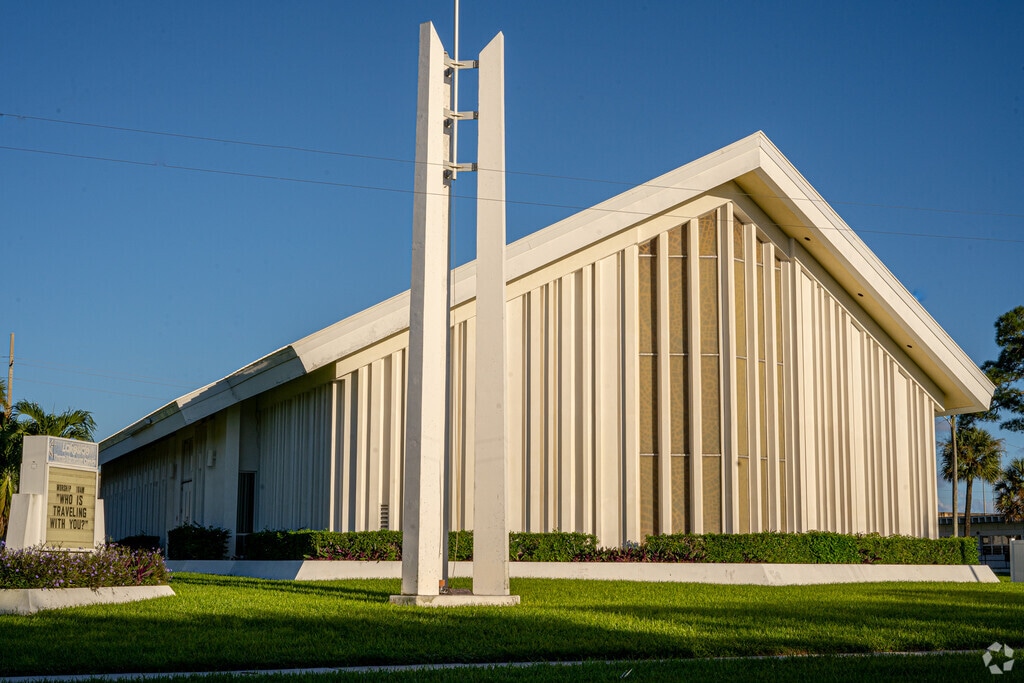 Lighthouse Academy Palm Beach provides private education in the neighborhood of 
Rolo.