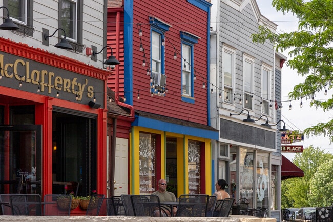 Lemont features numerous restaurants with outdoor seating.