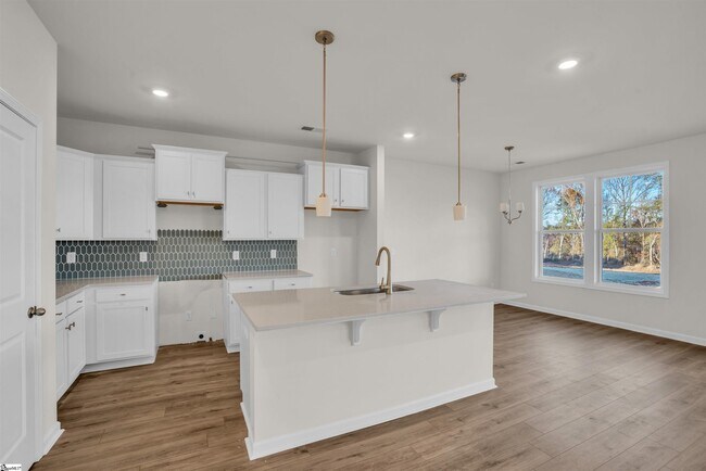 155 Hunter Ridge Dr, Boiling Springs, SC 29316 - photo 5