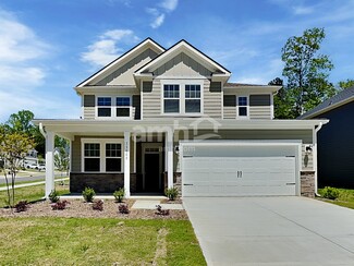 9510 Riverbend Village Dr, Charlotte, NC 28216