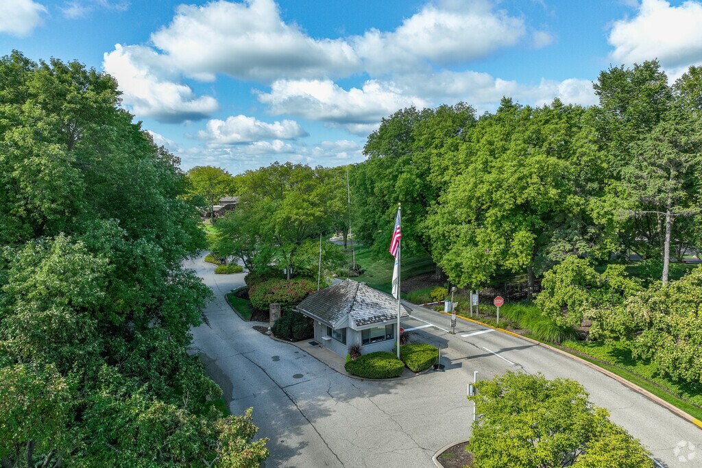 About Lake Barrington Shores Schools, Demographics, Things to Do