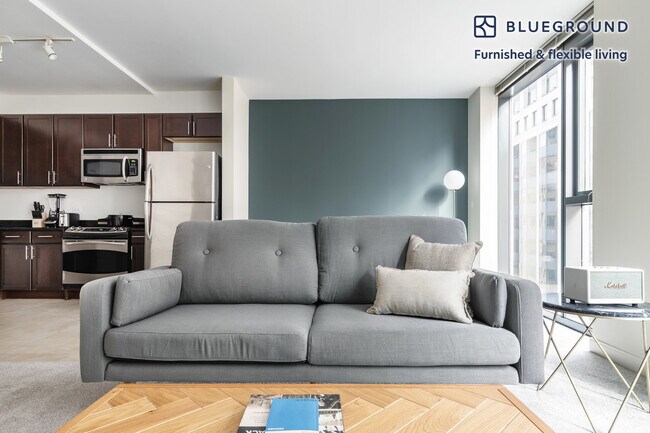 210 N Wells St unit FL16-ID242, Chicago, IL 60606 - photo 2