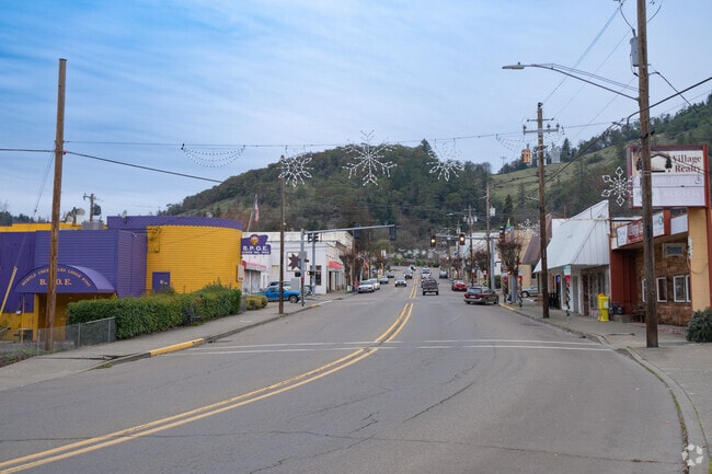 The Myrtle Creek downtown area has a variety of shops.