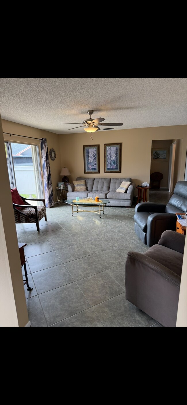 4043 NW Cinnamon Tree Cir unit Cinnamon Tree, Jensen Beach, FL 34957 - photo 3