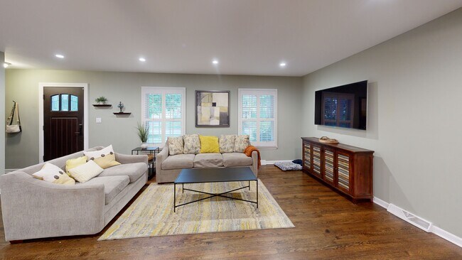 1101 Juniper Terrace, Glenview, IL 60025 - photo 2