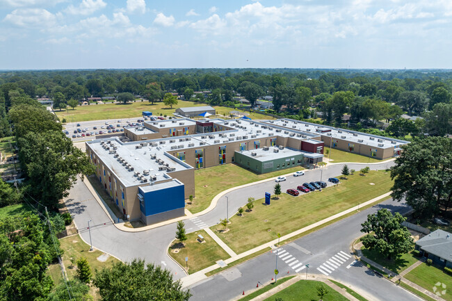Parkway Village Elementary in Memphis has ample parking.