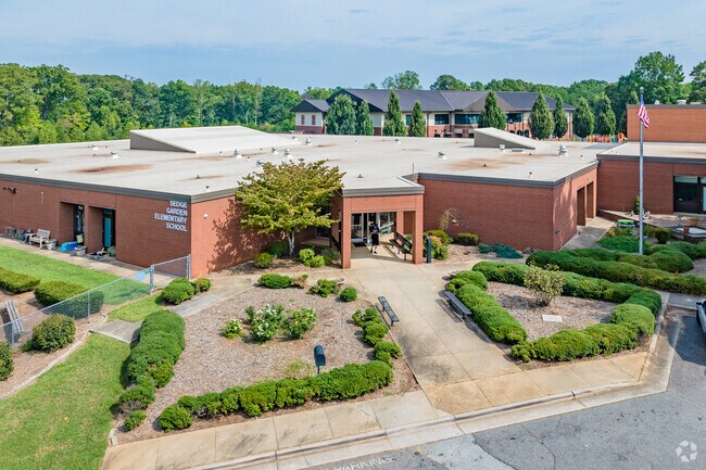 Sedge Garden Elementary School hosts nearly 800 students, with a 16:1 student-teacher ratio.