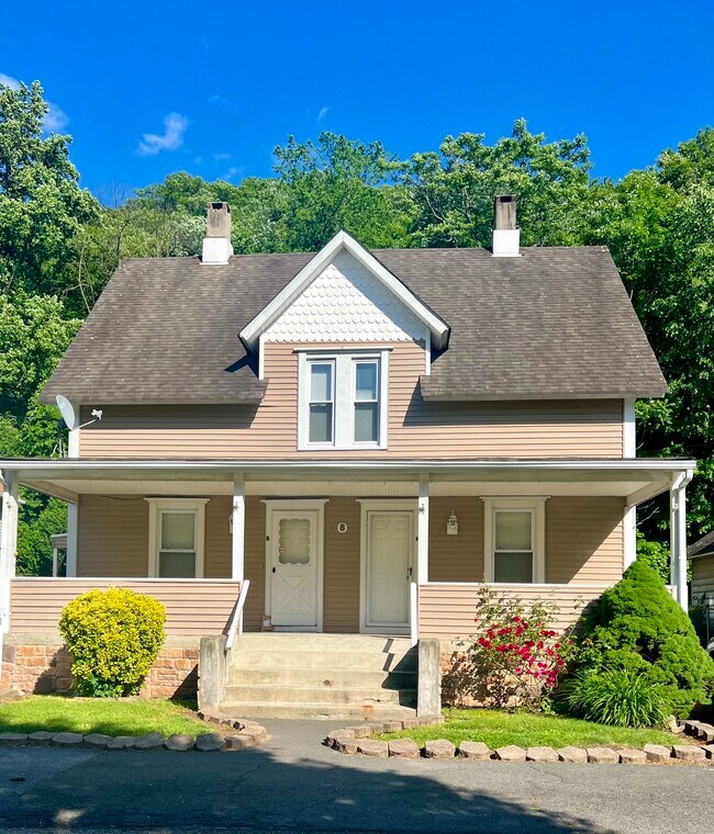 8 Park Ave Unit A, Suffern, NY 10901