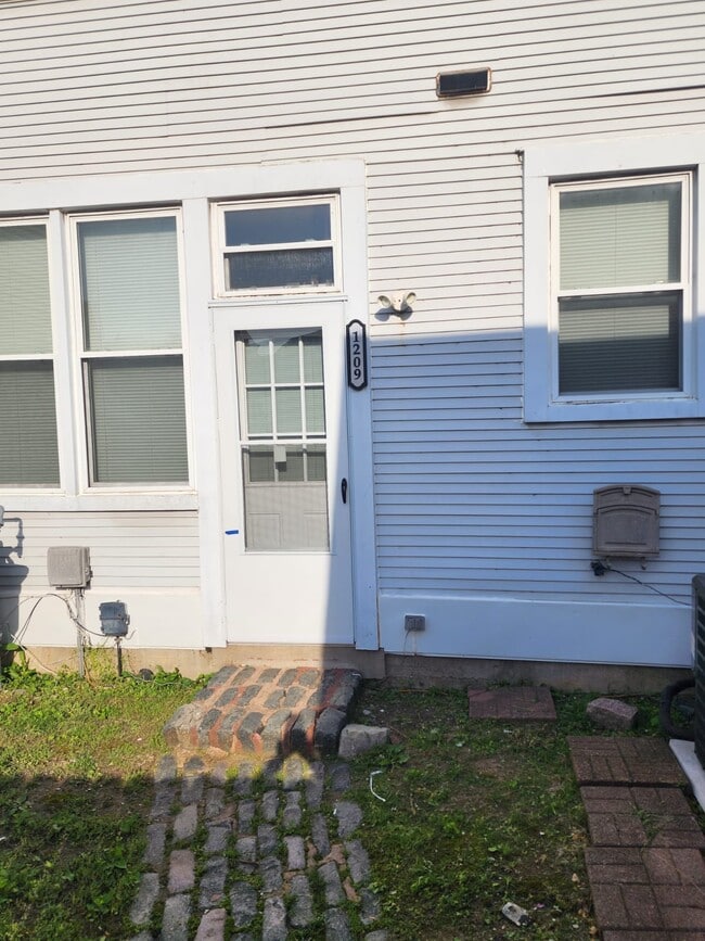 1209 N 11th St, St. Louis, MO 63106