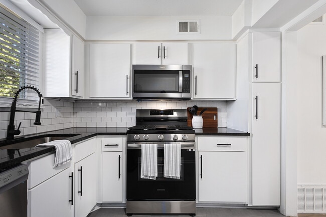 Fox Run Apartments, Shawnee, KS 66214 - photo 5