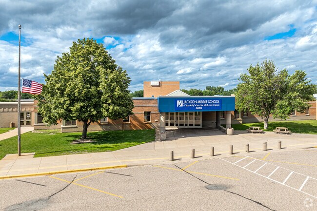 Jackson Middle School serves students in grades 6 through 8.