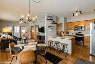 2762 Irving Ave, Iowa City, IA 52246