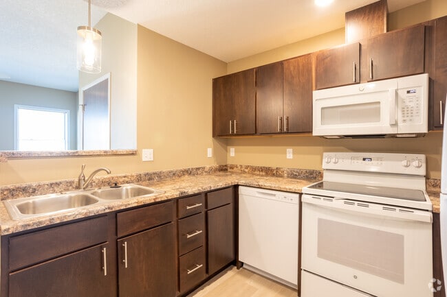 2BR, 2BA - 900SF - Kitchen