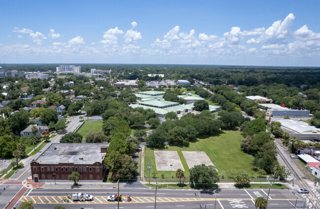 Andrew A. Robinson Elementary School has a spacious campus.