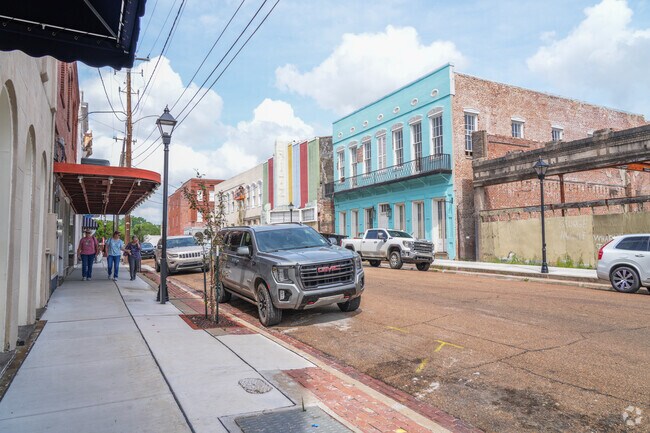 Strolling through downtown Natchez takes you past charming boutiques, inviting restaurants, historic theaters, and more.