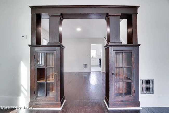 510 Brown St unit (510), Stroudsburg, PA 18360 - photo 4