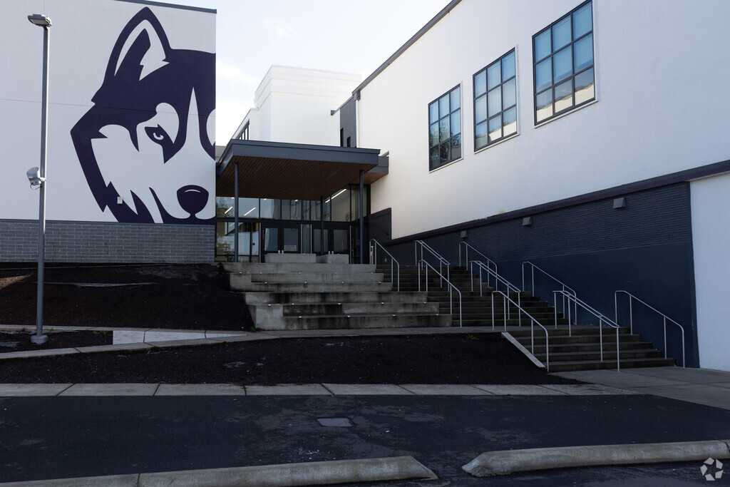 Huntington Middle School is public school in Kelso Washington.