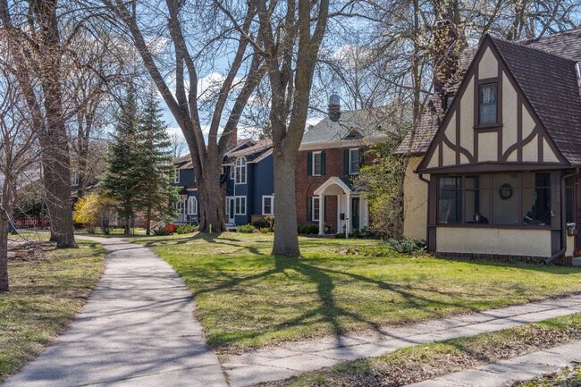 The curved sidewalks in the Tangletown section of the Macalester-Groveland neighborhood.