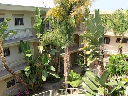 8170 Redlands St, Playa Del Rey, CA 90293 - photo 2