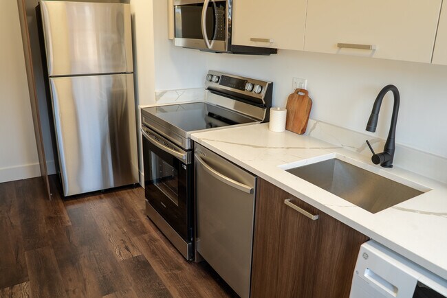 1553 W Hollywood Ave unit 303, Chicago, IL 60660 - photo 7